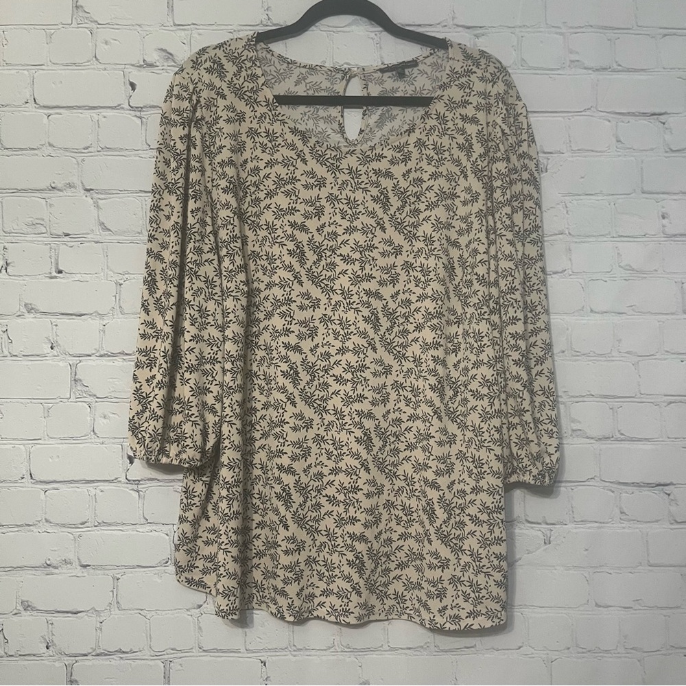 Adrianna Papell Scoop Neck 3/4 Sleeve Top In Blush/ Black Outline Leaf Size 3X